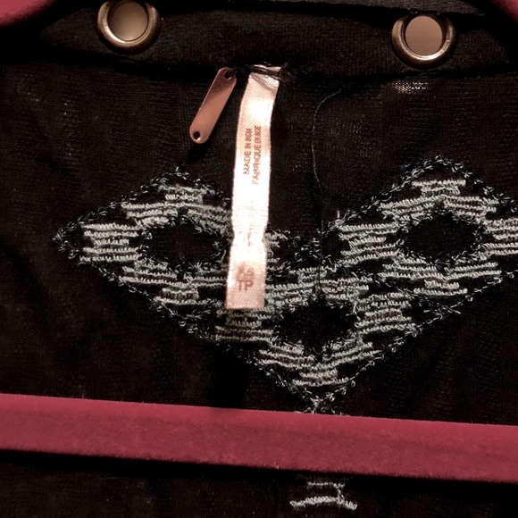 Blouse - Picture 2 of 3